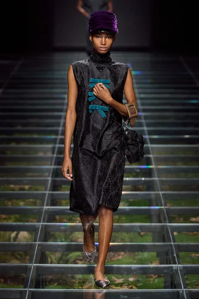 Look 54